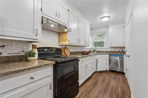 Kitchen - 30 Butler Dr, Hampton, VA 23666 photo 1 of 2