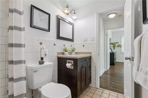 Bath - 30 Butler Dr, Hampton, VA 23666 photo 2 of 2