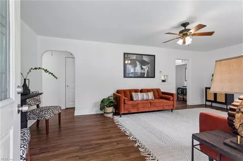 Entry Way - 30 Butler Dr, Hampton, VA 23666 photo 1 of 3