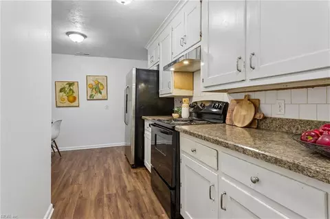 Kitchen - 30 Butler Dr, Hampton, VA 23666 photo 2 of 2
