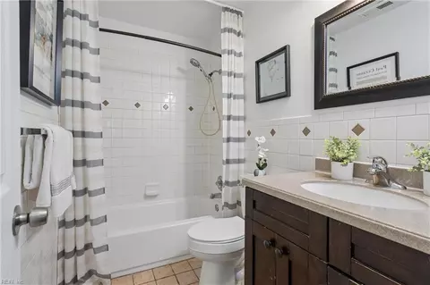 Bath - 30 Butler Dr, Hampton, VA 23666 photo 1 of 2