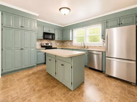 712 Avalon Ave, Virginia Beach, VA 23464