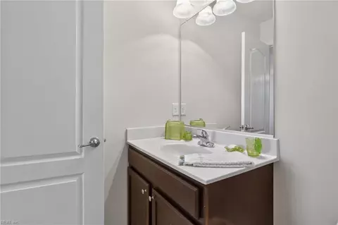 Bath - 922 Vineyard Pl #D, Suffolk, VA 23435 photo 4 of 6
