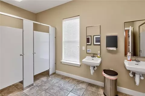 Bath - 922 Vineyard Pl #D, Suffolk, VA 23435 photo 6 of 6