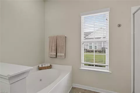 Bath - 922 Vineyard Pl #D, Suffolk, VA 23435 photo 2 of 6