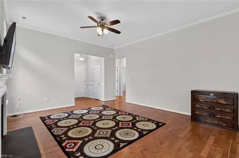 Living - 922 Vineyard Pl #D, Suffolk, VA 23435 photo 2 of 4