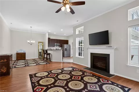 Living - 922 Vineyard Pl #D, Suffolk, VA 23435 photo 1 of 4