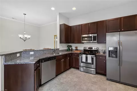 Kitchen - 922 Vineyard Pl #D, Suffolk, VA 23435 photo 2 of 2