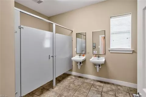 Bath - 922 Vineyard Pl #D, Suffolk, VA 23435 photo 5 of 6