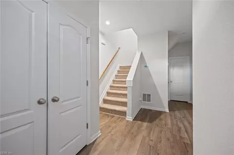 Entry Way - 213 Runnel St, Hampton, VA 23666 photo 5 of 6