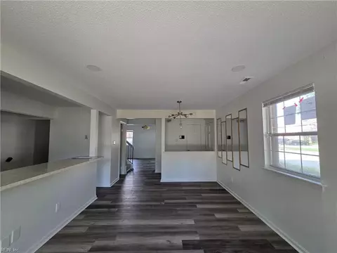 Living - 101 Hampstead Ct, Hampton, VA 23669 photo 4 of 7