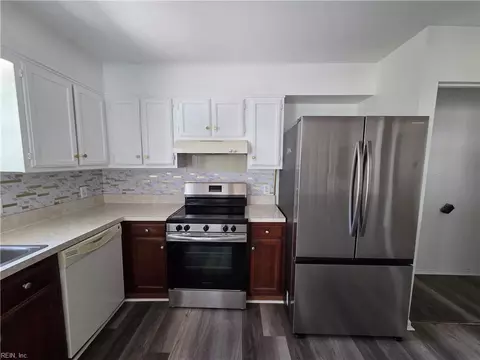 Kitchen - 101 Hampstead Ct, Hampton, VA 23669 photo 2 of 2