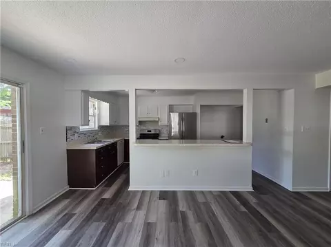 Living - 101 Hampstead Ct, Hampton, VA 23669 photo 6 of 7