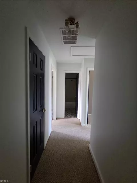 Entry Way - 101 Hampstead Ct, Hampton, VA 23669 photo 3 of 5