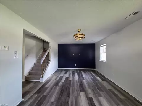 Living - 101 Hampstead Ct, Hampton, VA 23669 photo 2 of 7