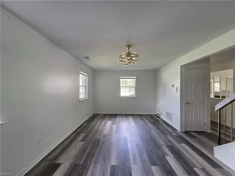 Living - 101 Hampstead Ct, Hampton, VA 23669 photo 1 of 7