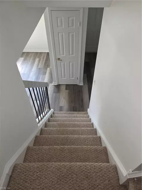 Entry Way - 101 Hampstead Ct, Hampton, VA 23669 photo 2 of 5