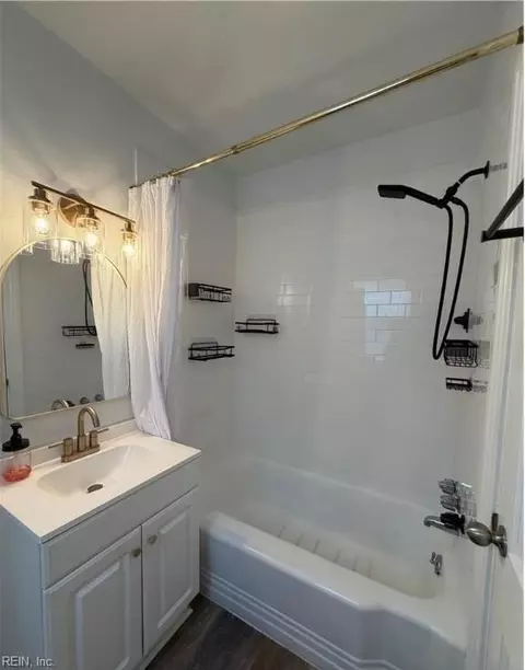 Bath - 232 Clifton St, Hampton, VA 23661 photo 2 of 3