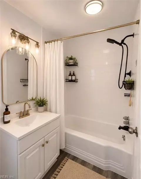 Bath - 232 Clifton St, Hampton, VA 23661 photo 3 of 3