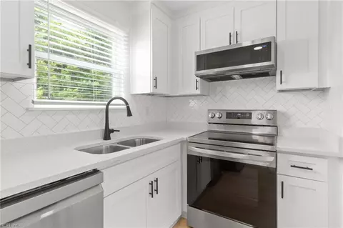9600 2nd Bay St #102, Norfolk, VA 23518