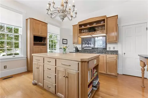 Kitchen - 609 Bridge St, Hampton, VA 23669 photo 2 of 3