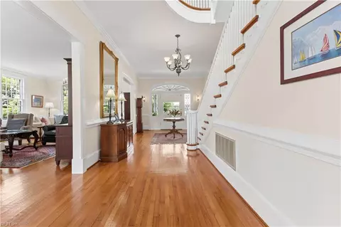 Entry Way - 609 Bridge St, Hampton, VA 23669 photo 2 of 9