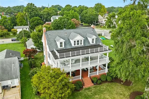 Exterior - 609 Bridge St, Hampton, VA 23669 photo 14 of 14