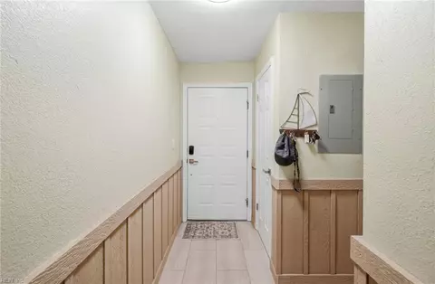 Entry Way - 1634 E Ocean View Ave #1A, Norfolk, VA 23503 photo 1 of 2