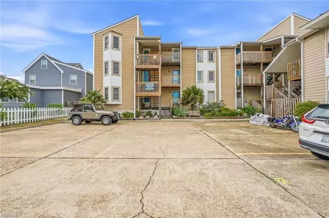 Exterior - 1634 E Ocean View Ave #1A, Norfolk, VA 23503 photo 6 of 13