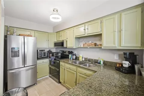 Kitchen - 1634 E Ocean View Ave #1A, Norfolk, VA 23503 photo 5 of 6