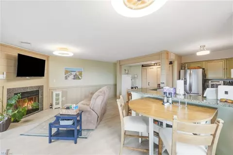 Dining - 1634 E Ocean View Ave #1A, Norfolk, VA 23503 photo 1 of 2