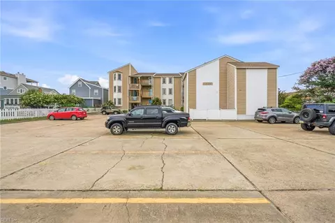 Exterior - 1634 E Ocean View Ave #1A, Norfolk, VA 23503 photo 9 of 13