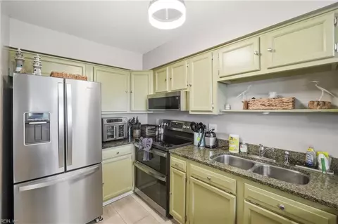 Kitchen - 1634 E Ocean View Ave #1A, Norfolk, VA 23503 photo 4 of 6