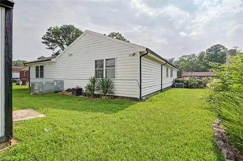 Exterior - 108 Bowen Dr, Hampton, VA 23666 photo 7 of 7