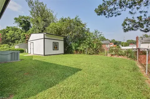 Exterior - 108 Bowen Dr, Hampton, VA 23666 photo 5 of 7