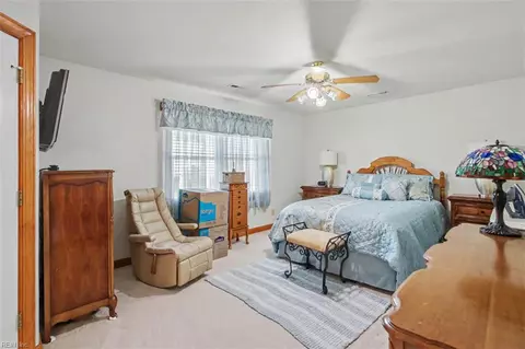 Bedroom - 108 Bowen Dr, Hampton, VA 23666 photo 7 of 8