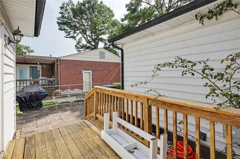 Exterior - 108 Bowen Dr, Hampton, VA 23666 photo 4 of 7