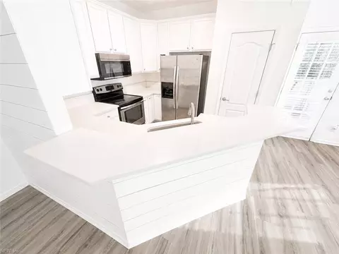 Kitchen - 29 Frazier Ct, Hampton, VA 23666 photo 2 of 2