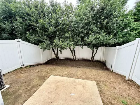 Exterior - 29 Frazier Ct, Hampton, VA 23666 photo 3 of 4