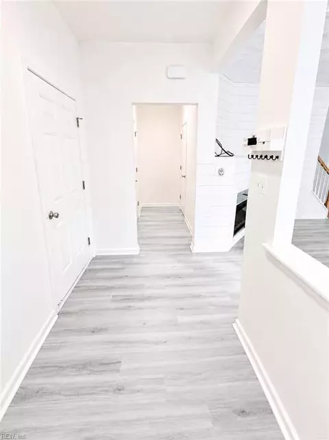 Entry Way - 29 Frazier Ct, Hampton, VA 23666 photo 1 of 9