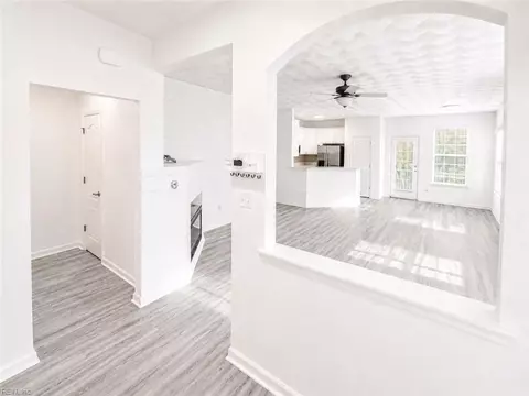 Entry Way - 29 Frazier Ct, Hampton, VA 23666 photo 2 of 9