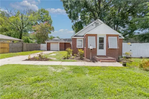 12 Middlesex Rd, Newport News, VA 23606