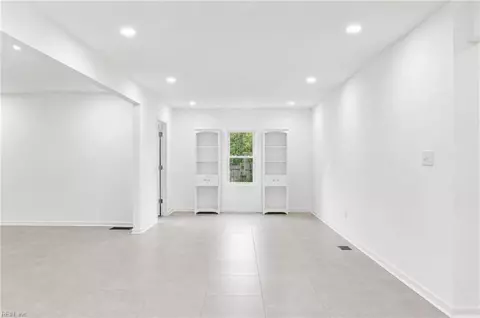 Living - 845 N King St, Hampton, VA 23669 photo 4 of 6