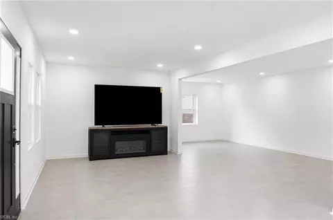 Living - 845 N King St, Hampton, VA 23669 photo 3 of 6