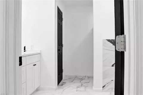 Entry Way - 845 N King St, Hampton, VA 23669 photo 4 of 6