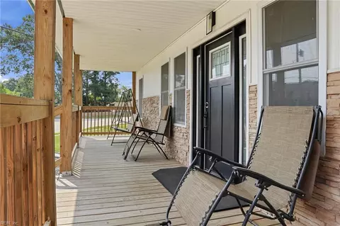 Exterior - 845 N King St, Hampton, VA 23669 photo 4 of 6