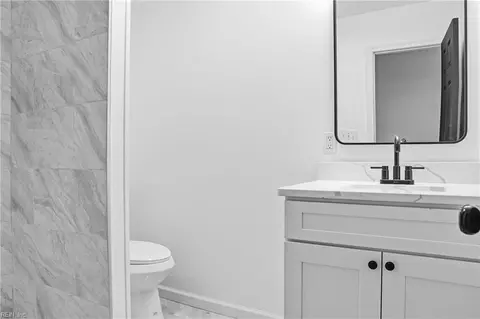 Bath - 845 N King St, Hampton, VA 23669 photo 4 of 9