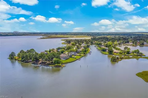 6 Lakeview Dr, Poquoson, VA 23662