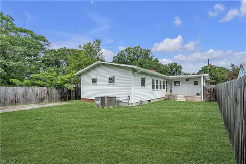 1106 Maryview Ave, Chesapeake, VA 23324