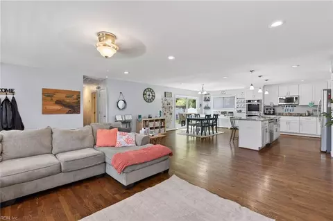 453 Caren Dr, Virginia Beach, VA 23452